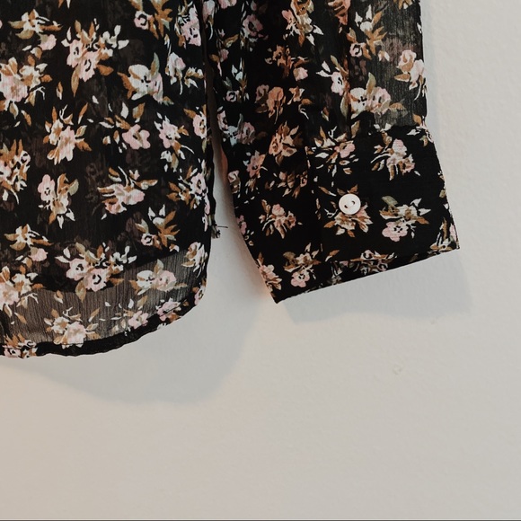 🆕 *NWOT* | H&M | Black Floral Sheer Button Up - Picture 5 of 6